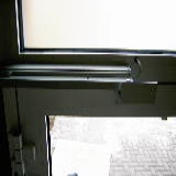 Dveřní otvírač, který otevírá dveře dovnitř otvíravé na signál EPS (Hodonín)
